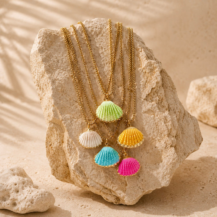 Chaine dorée Ondine-pendentif coquillage et fermoir magnétique