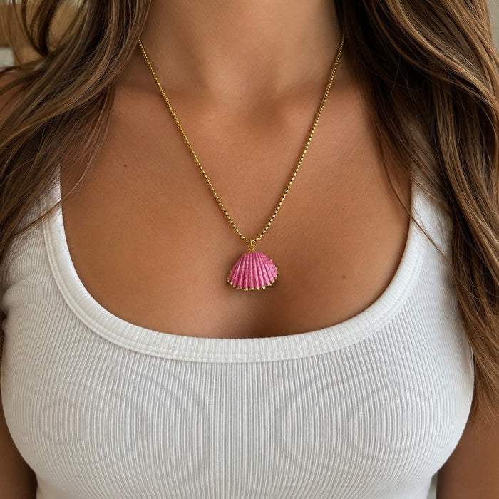 Chaine dorée Ondine-pendentif coquillage et fermoir magnétique