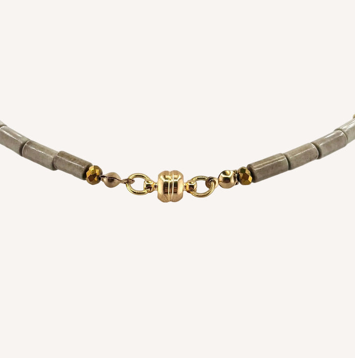 Collier doré Jade-perles d'eau douce et fermoir magnétique