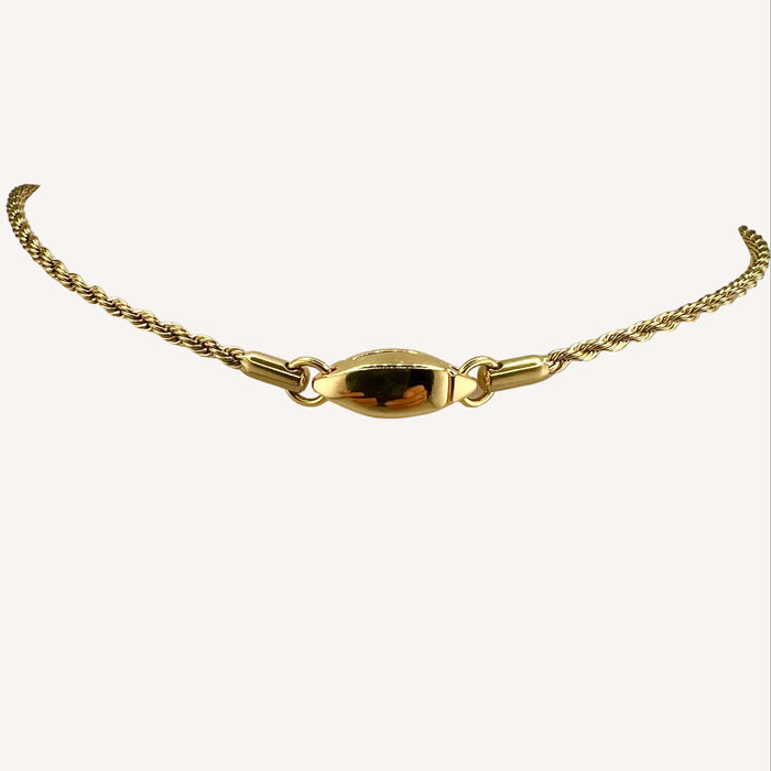 Chaine dorée Louise-pendentif ovale gravé et fermoir magnétique