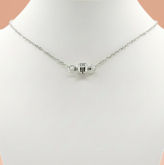 Chaine argentée Nina-pendentif goutte et fermoir magnétique