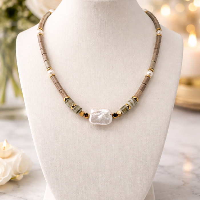 Collier doré Jade-perles d'eau douce et fermoir magnétique