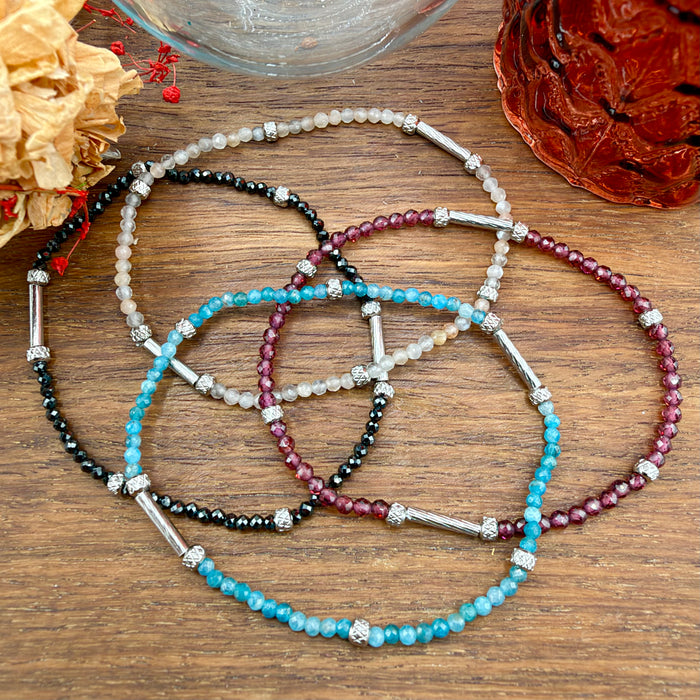 Bracelet argenté Colette-perles semi précieuses et élastique