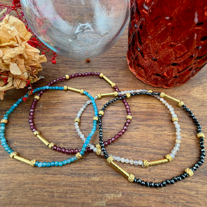 Bracelet doré Colette-perles semi précieuses et élastique
