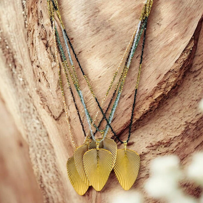 Collier doré Iris-perles de verre facettées et fermoir en T