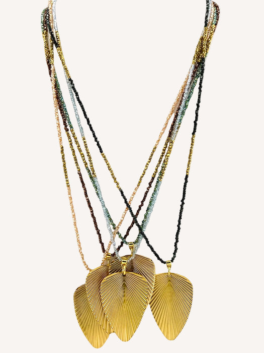 Collier doré Iris-perles de verre facettées et fermoir en T