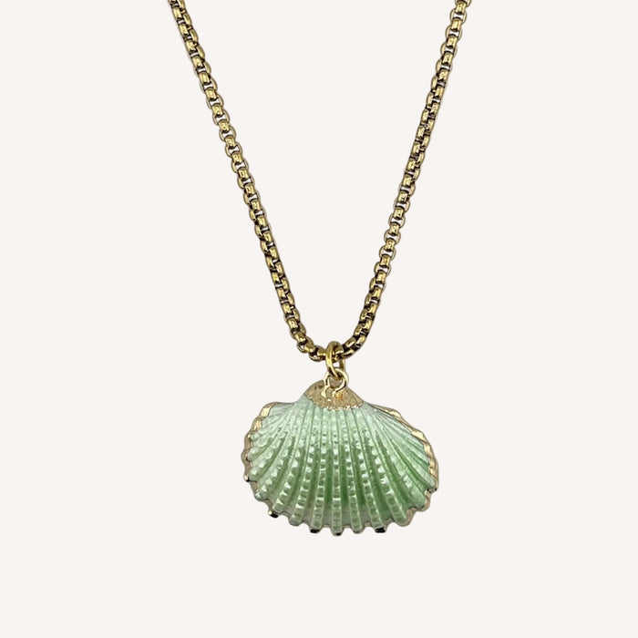 Chaine dorée Ondine-pendentif coquillage et fermoir magnétique