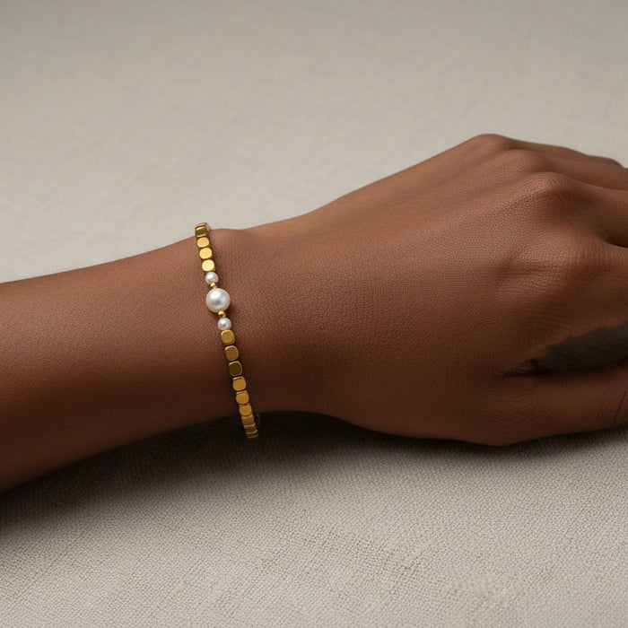 Bracelet doré Margot-perle d'eau douce et élastique