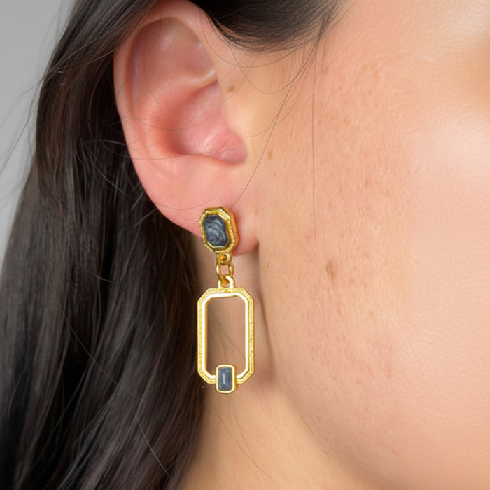 Boucles d'oreilles dorées Pompadour-résine nacrée et clous plaqués or
