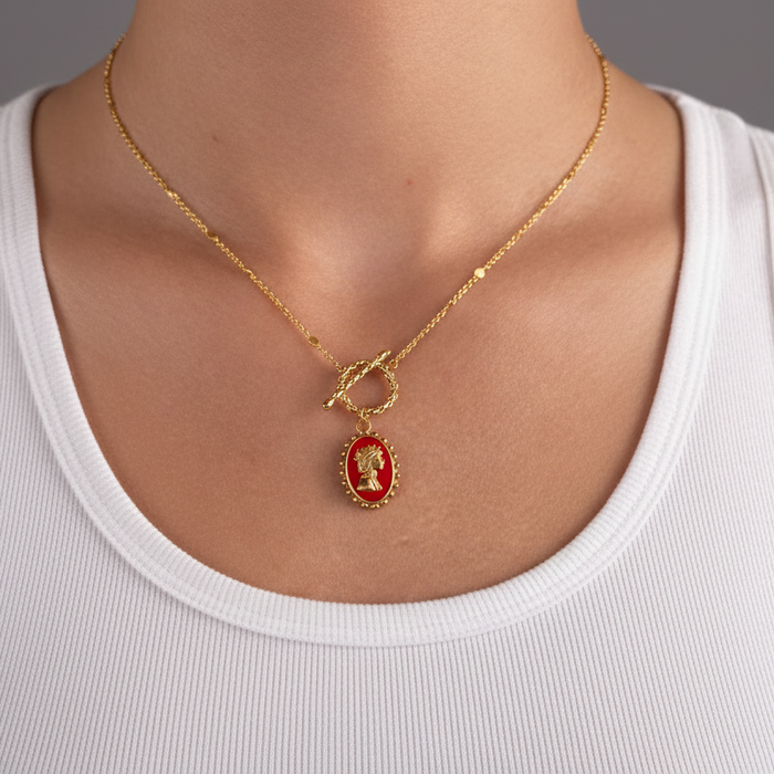 Chaine dorée Joséphine-pendentif camée et fermoir en T